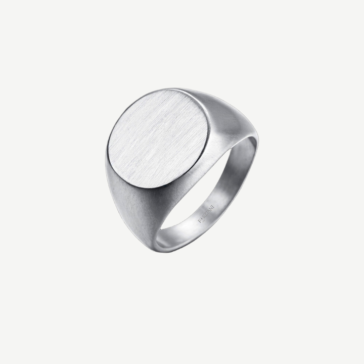 Signet Ring Silver — light background #F5F5F3 — source image 1