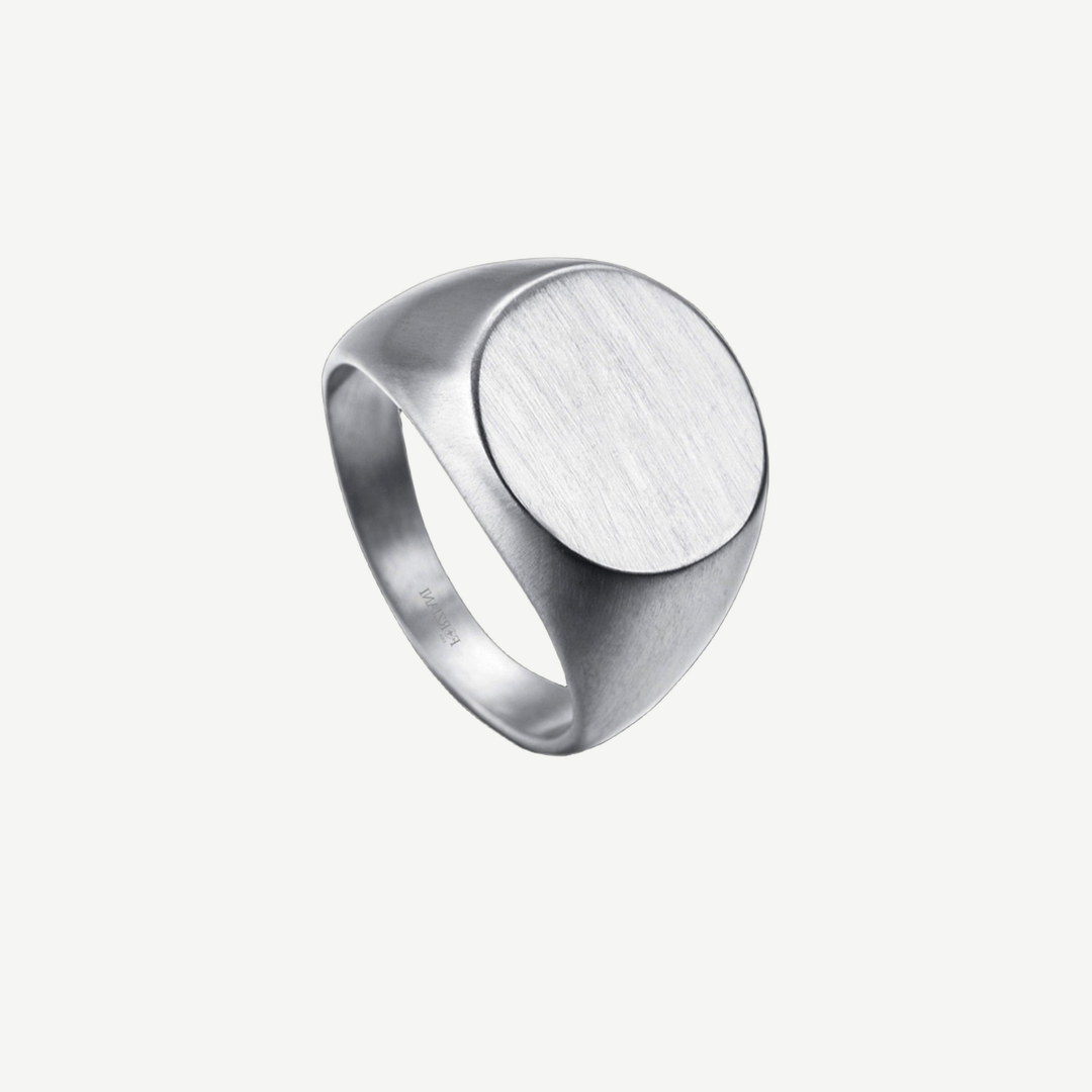 Signet Ring Silver — light background #F5F5F3 — source image 5